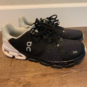 On Cloud Women’s Size 9 running shoe